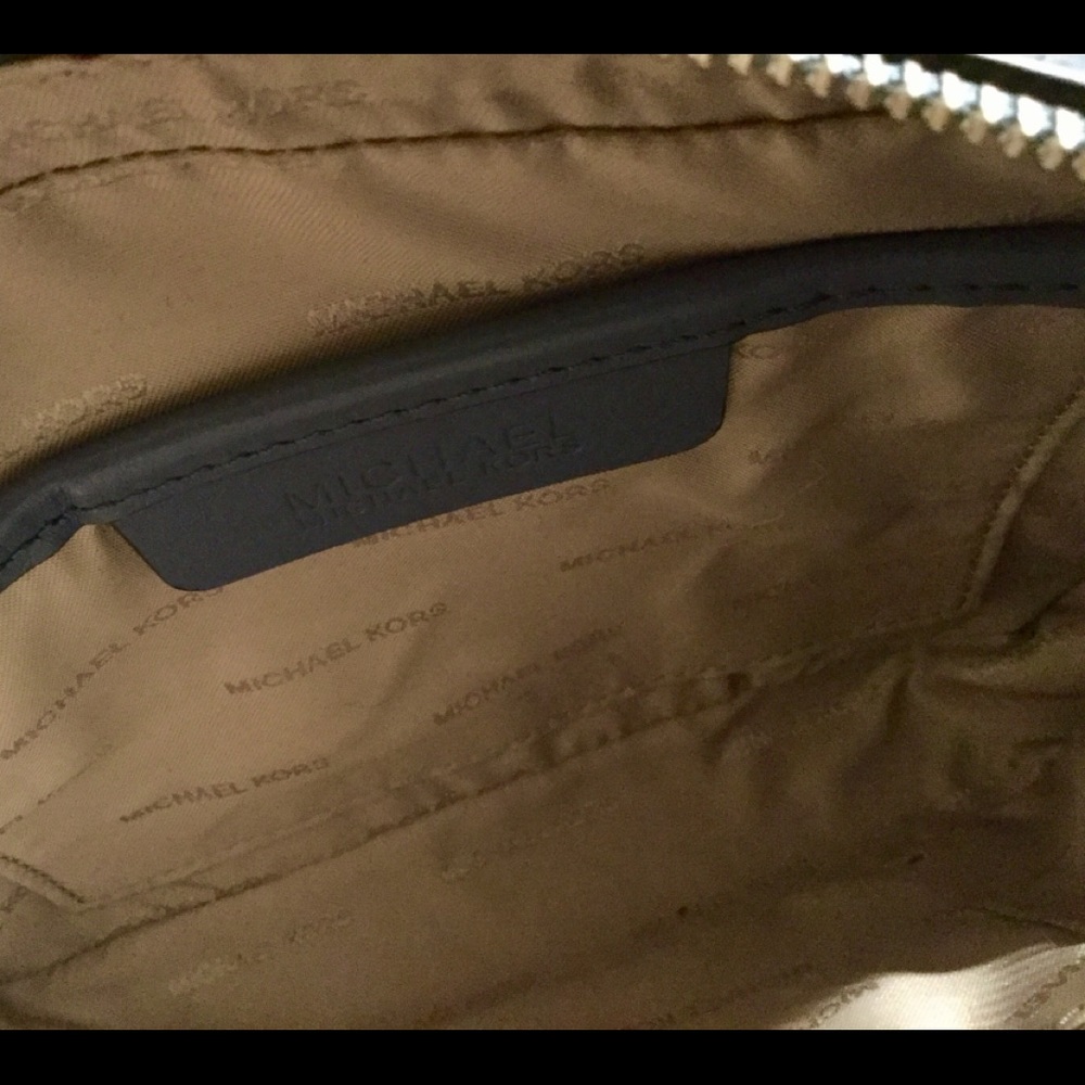 Michael Kors Flowers Denim Camera Bag  🎉 SALE 🎉 - Picture 4 of 6